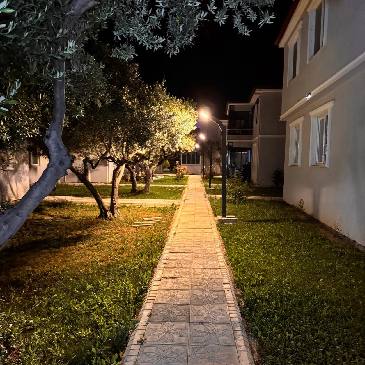 Bahçe ve yürüyüş yolu aydınlatma uygulaması
